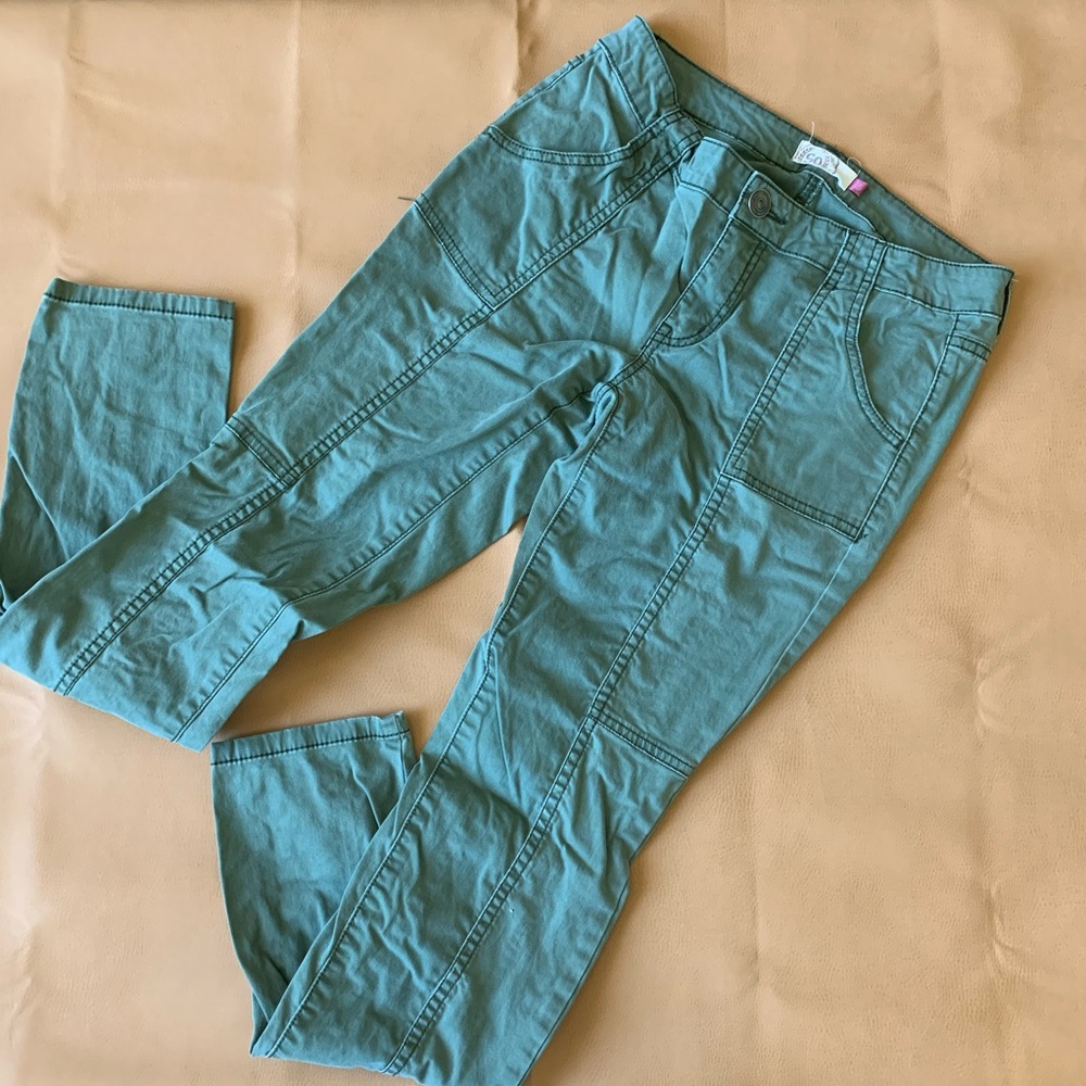 So Army Green Cargo Style Pants